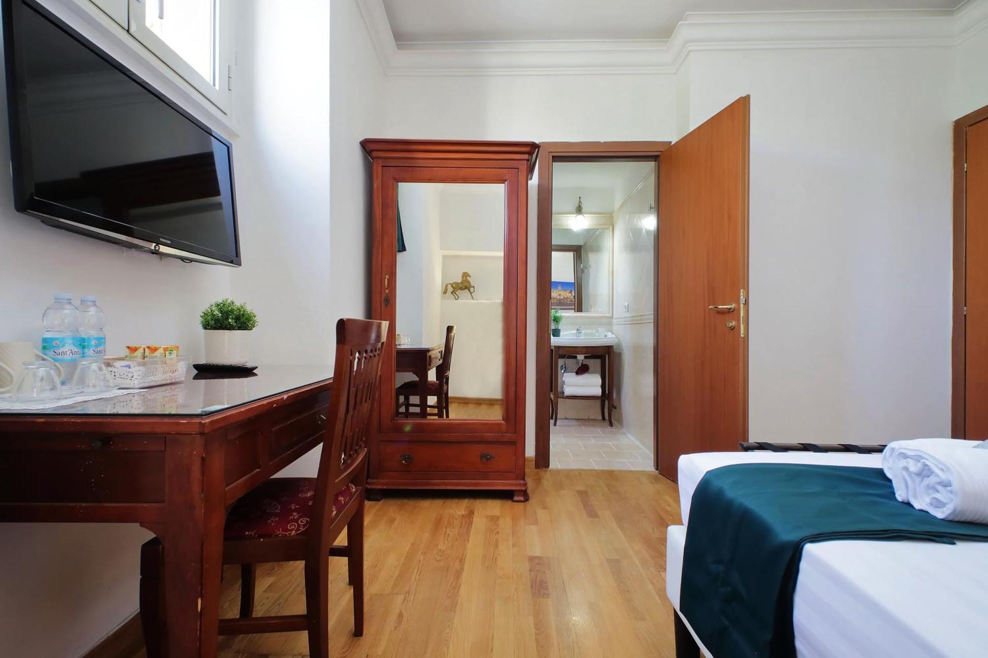 Romulus Rooms Bagian luar foto